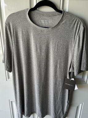 Beyond Yoga men’s tee NWT Large